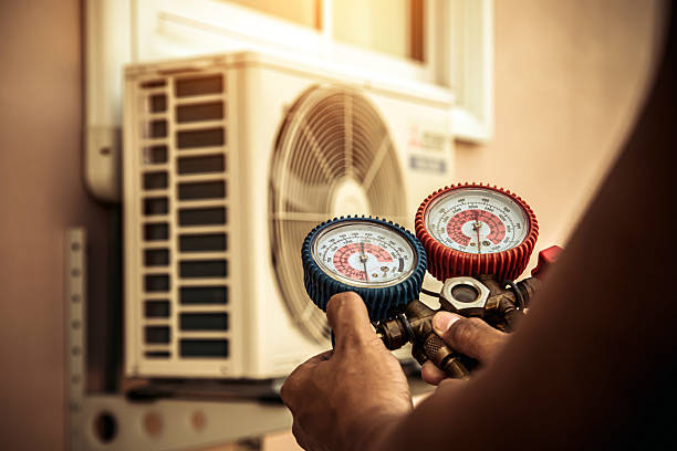 Professional Hvac technician working in Metamora, IL